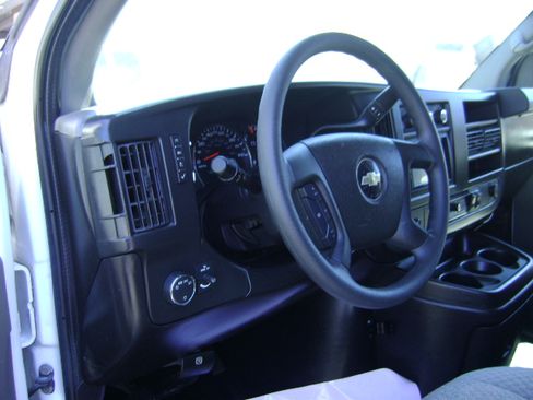 Used 2012 Chevrolet Express 2500 UNAVAIL RWD image 9