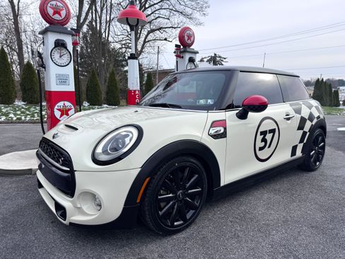 Used 2015 MINI Cooper S image 1