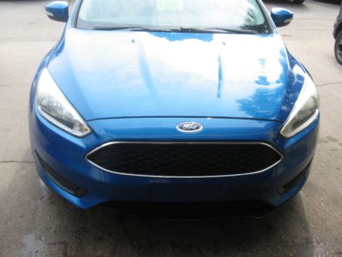 Used 2015 Ford Focus SE Sedan FWD image 2