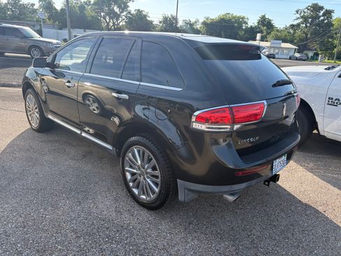 Used 2011 Lincoln MKX 2WD image 3