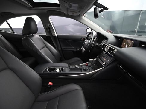 Used 2016 Lexus IS 300 image 43
