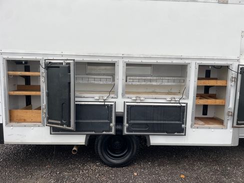 Used 2014 Ford E-350 and Econoline 350 image 11