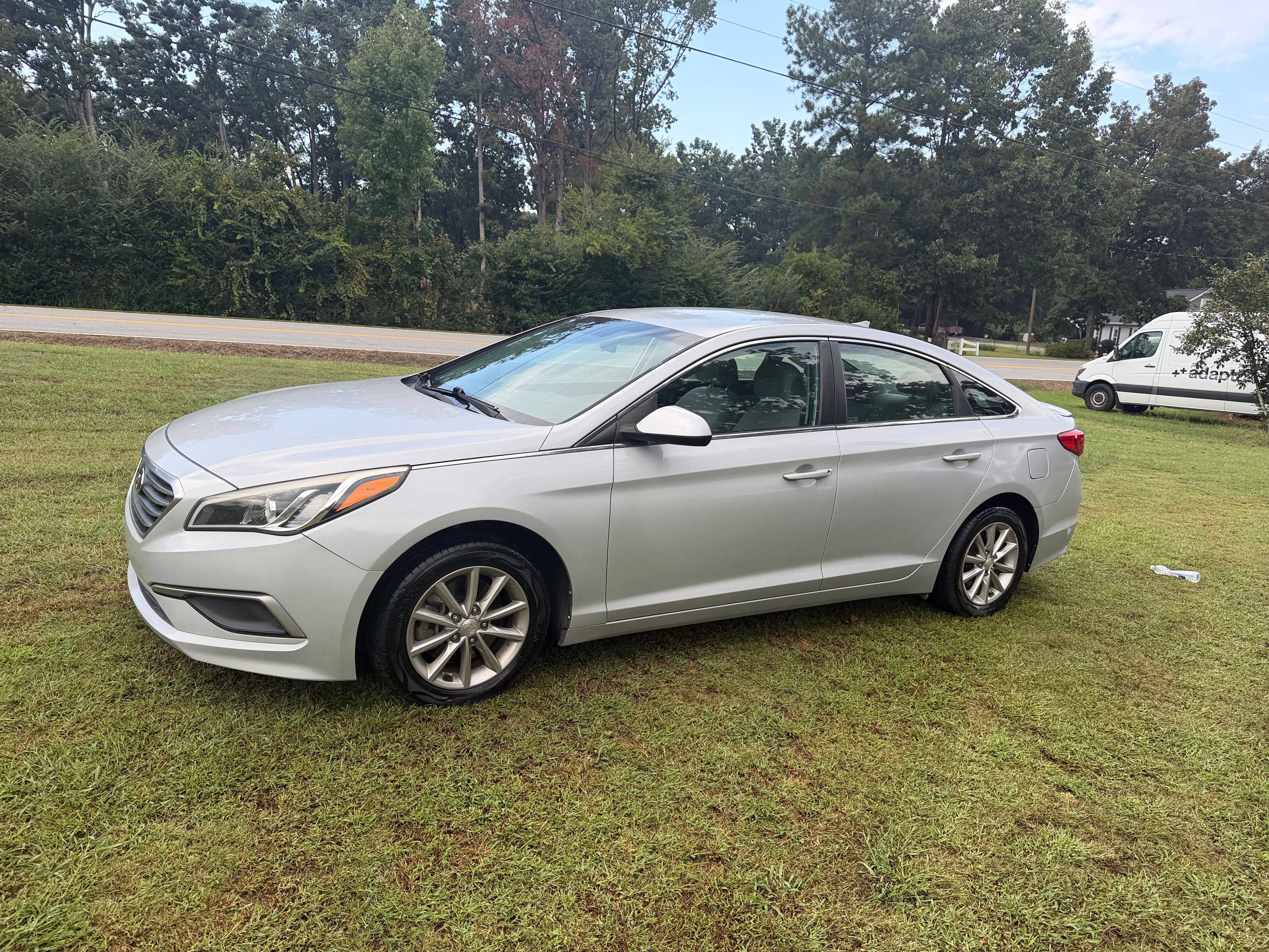 Used 2016 Hyundai Sonata SE FWD image 4