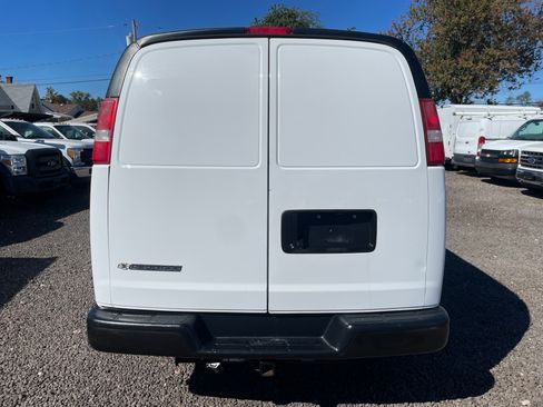 Used 2017 Chevrolet Express 2500 image 5