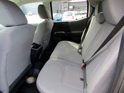 Used 2018 Toyota Tacoma SR5 image 22