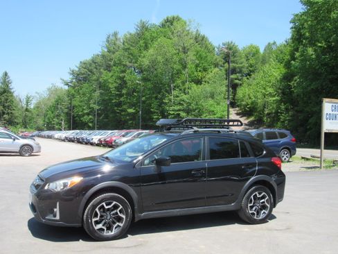 Used 2017 Subaru Crosstrek 2.0i Premium AWD/4WD image 2