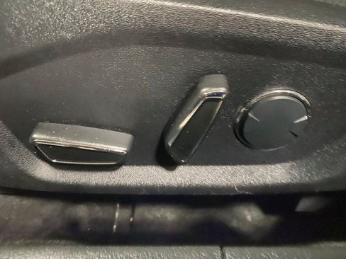 Used 2018 Ford Fusion SE FWD image 10