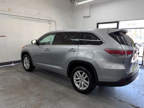 Used 2014 Toyota Highlander FWD LE V6 image 4