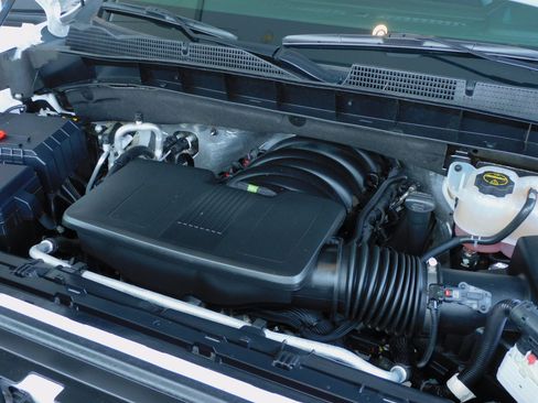 Certified 2025 GMC Sierra 1500 SLT image 18