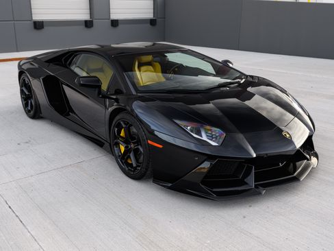 Used 2013 Lamborghini Aventador LP 700-4 image 12