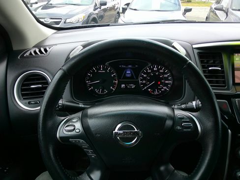 Used 2014 Nissan Pathfinder SV image 8