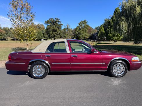 Used 2005 Mercury Grand Marquis GS image 26