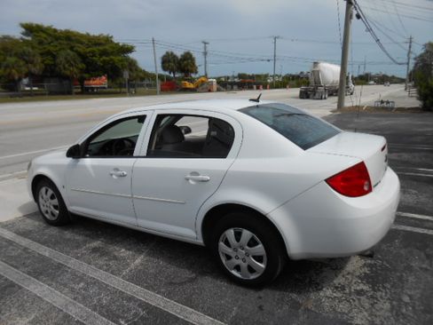 Used 2009 Chevrolet Cobalt LS Sedan FWD image 3