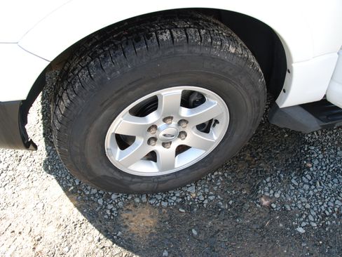 Used 2010 Ford Expedition XLT image 17