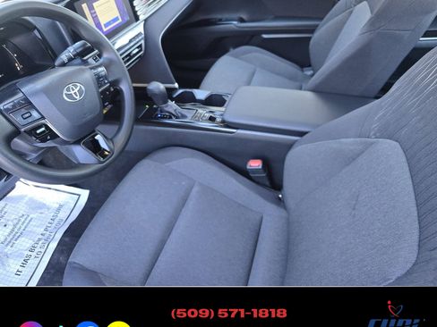 Used 2025 Toyota Camry LE image 18