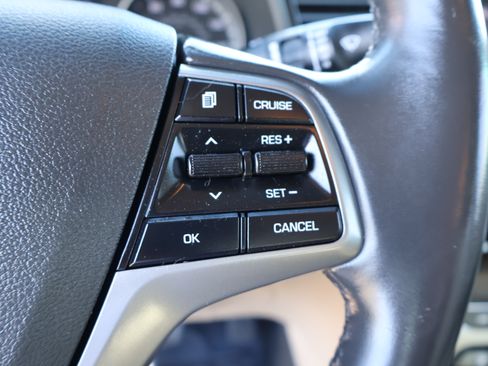 Used 2017 Hyundai Elantra Limited image 20