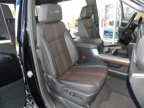 Used 2025 Chevrolet Silverado 2500 4x4 Crew Cab High Country image 30