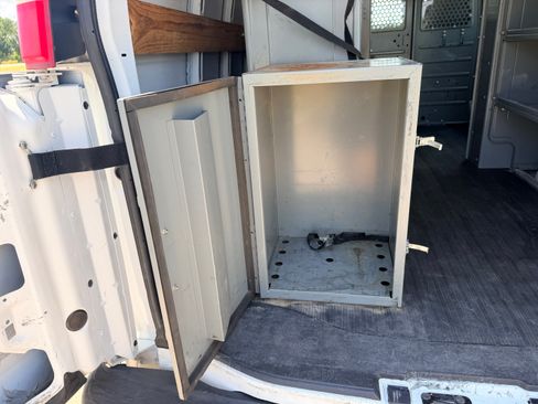 Used 2014 Chevrolet Express 2500 RWD image 17