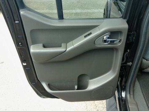 Used 2007 Nissan Frontier 4x4 Crew Cab NISMO image 26