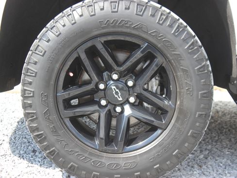 Used 2020 Chevrolet Silverado 1500 LT Trail Boss image 13