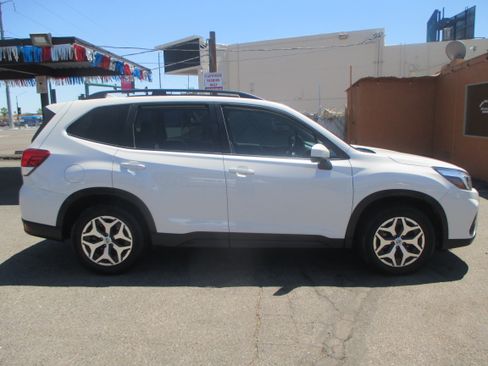 Used 2021 Subaru Forester Premium AWD/4WD image 1