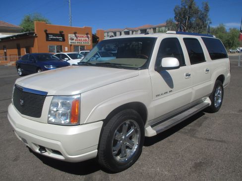 Used 2005 Cadillac Escalade ESV Premium image 18