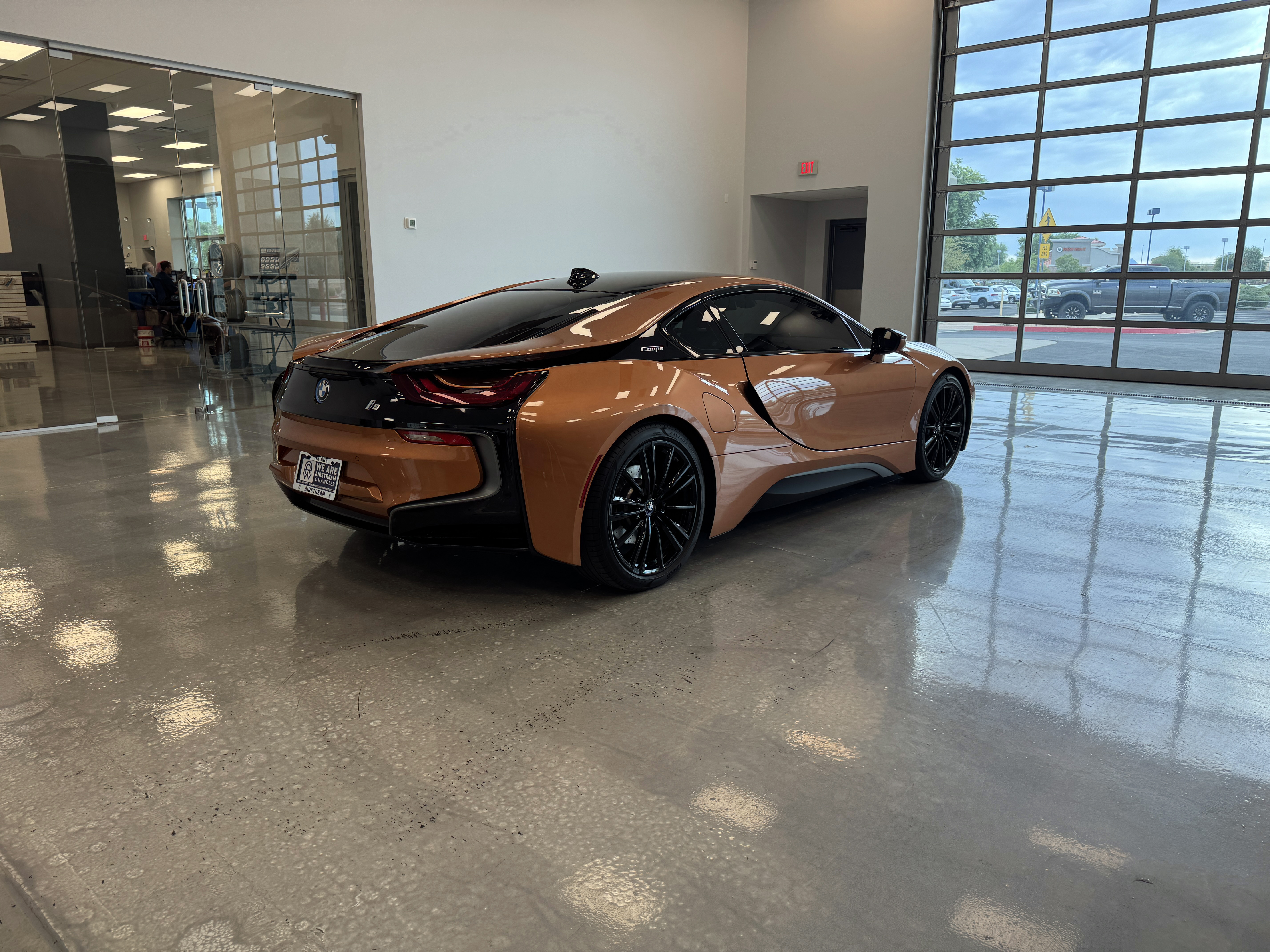 Used 2019 BMW i8 Coupe AWD/4WD image 2