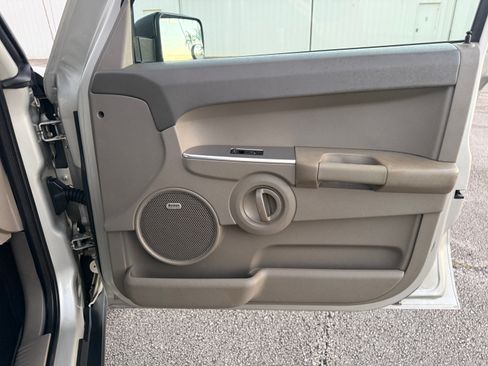 Used 2008 Jeep Commander Sport image 57