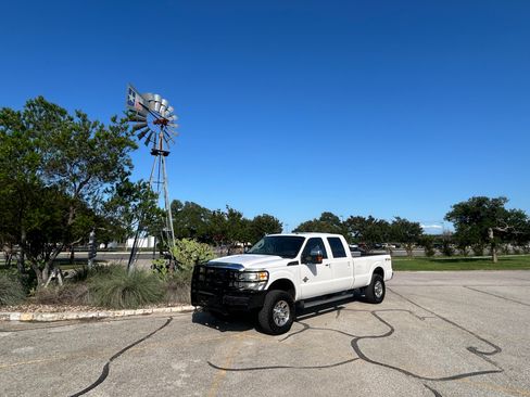 Used 2011 Ford F350 4x4 Crew Cab Lariat w/ FX4 Pkg image 1