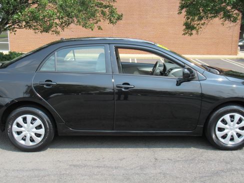 Used 2010 Toyota Corolla LE Sedan FWD image 5
