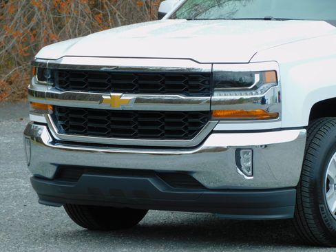 Used 2018 Chevrolet Silverado 1500 LT image 9