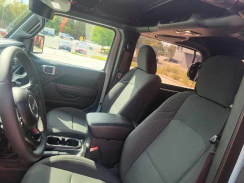 Used 2023 Jeep Wrangler Willys image 12