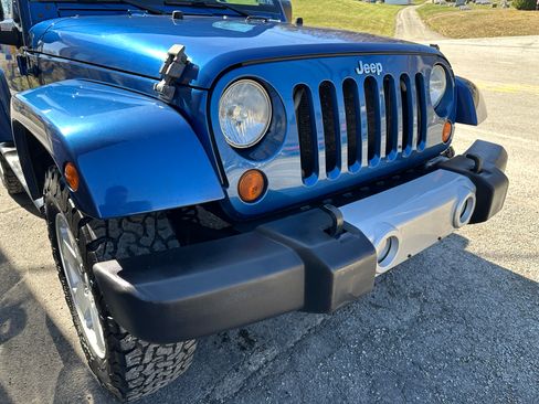 Used 2010 Jeep Wrangler Sahara image 11