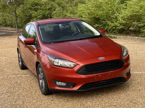 Used 2018 Ford Focus SE image 3