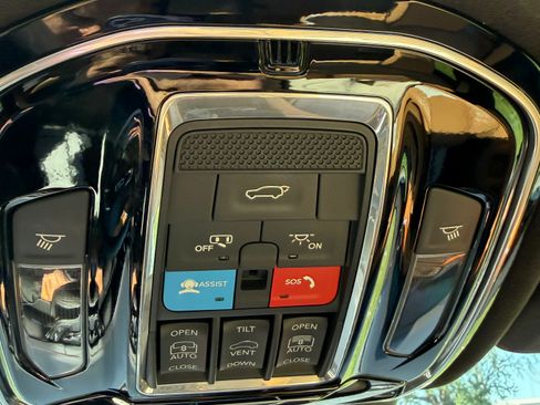 Used 2023 Jeep Grand Cherokee L Summit AWD/4WD image 17