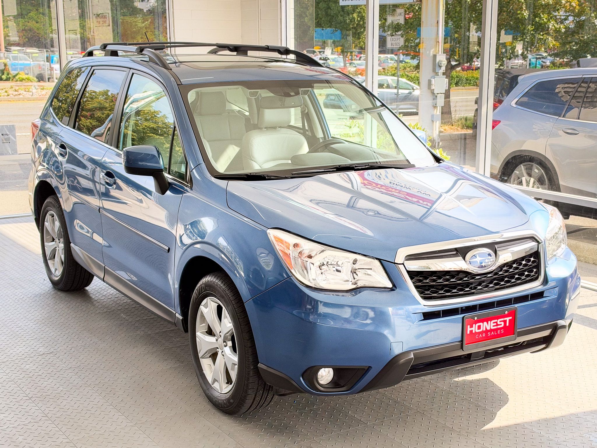 Used 2015 Subaru Forester 2.5i Limited AWD/4WD image 1