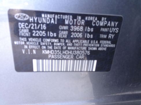 Used 2017 Hyundai Elantra GT image 38