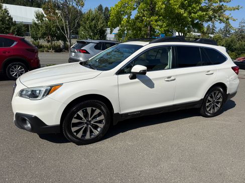 Used 2015 Subaru Outback 2.5i Limited AWD/4WD image 3