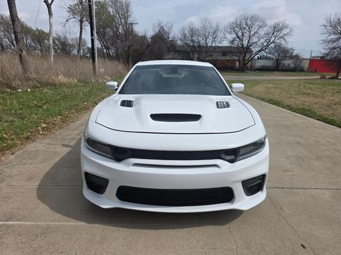 Used 2022 Dodge Charger SXT image 2