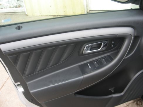 Used 2010 Ford Taurus SEL image 8