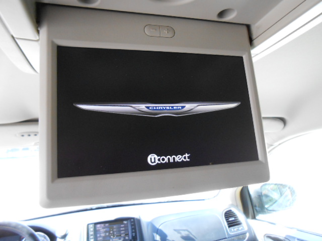 Used 2014 Chrysler Town & Country Touring-L FWD image 19