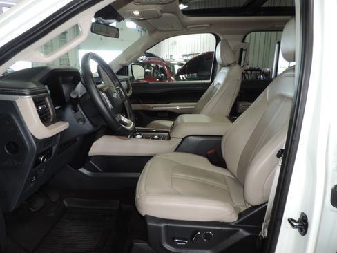 Used 2023 Ford Expedition Limited image 43