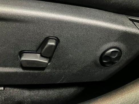 Used 2021 Chrysler 300 Touring image 10