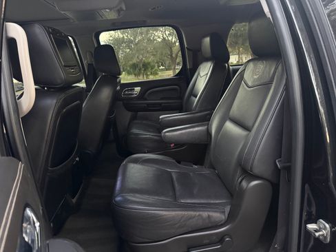 Used 2014 Cadillac Escalade ESV Platinum image 17
