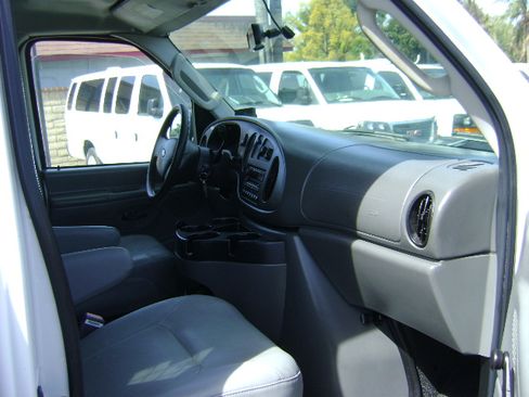 Used 2006 Ford E-350 and Econoline 350 image 15