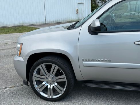 Used 2007 Chevrolet Suburban LT RWD image 26
