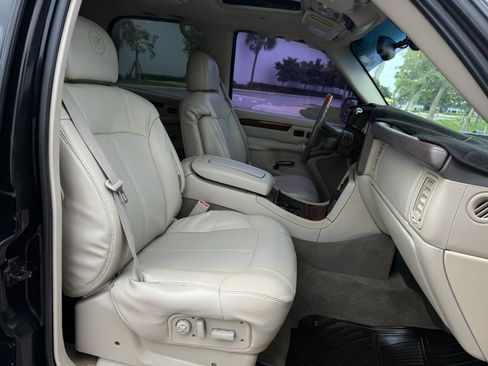 Used 2002 Cadillac Escalade image 11