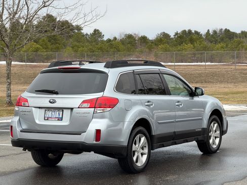 Used 2013 Subaru Outback 2.5i Limited image 3