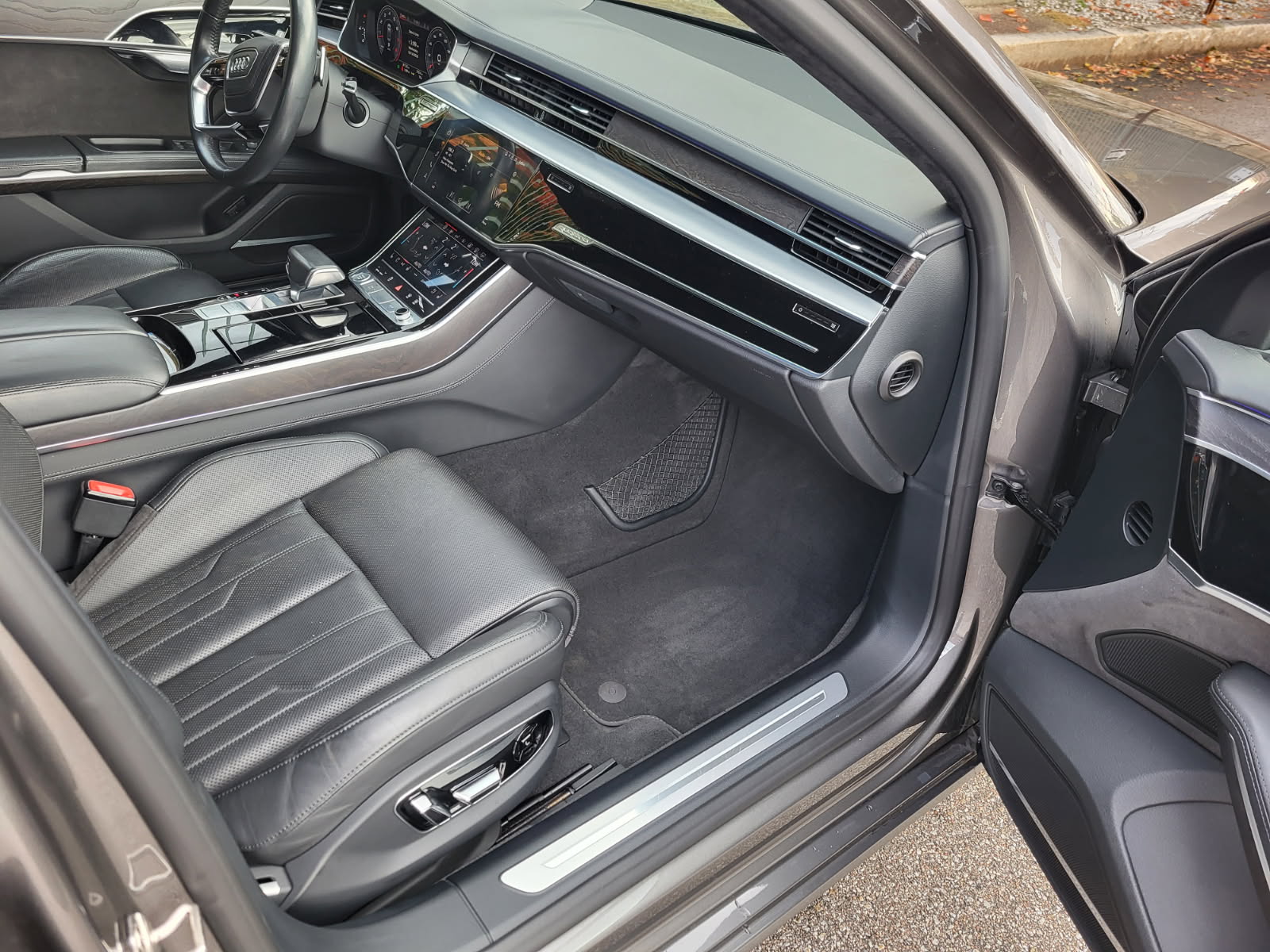 Used 2019 Audi A8 L 4.0T w/ LUXURY PACKAGE AWD/4WD image 12