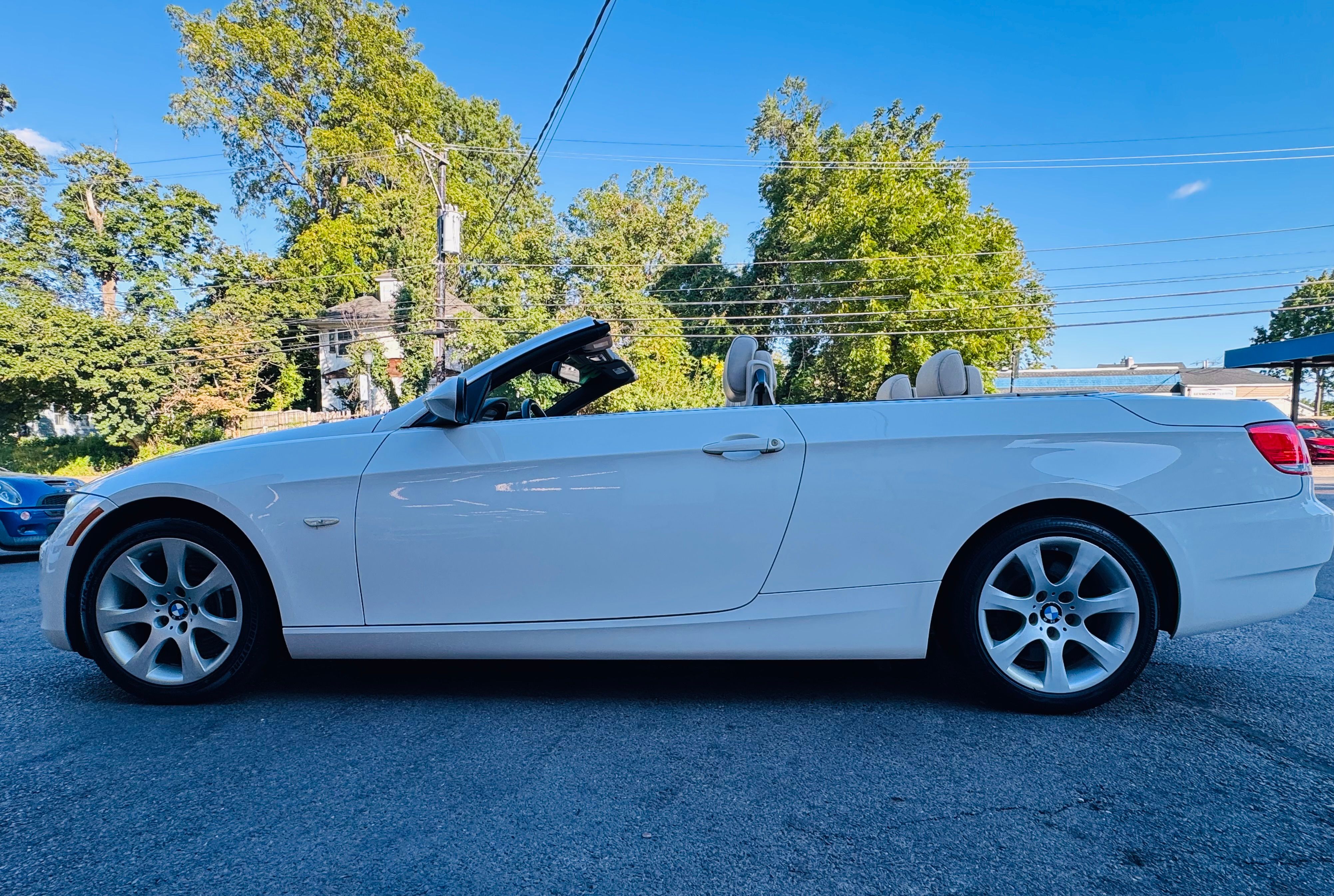 Used 2009 BMW 335i Convertible RWD image 3